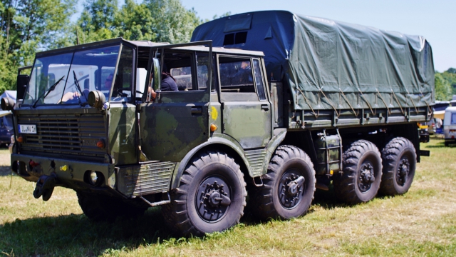 Tara 830 8x8 stein cooles Gefährt mit 15.00 !