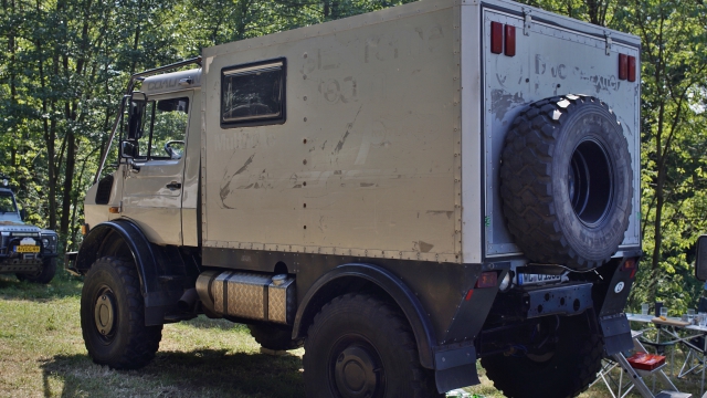 U1300 Race Unimog mit Käfig